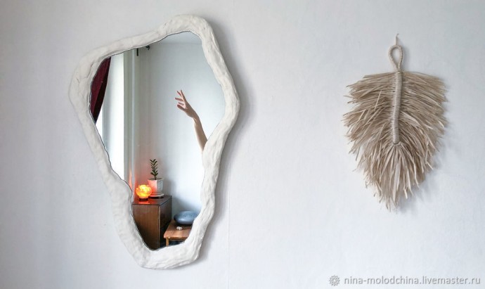 Зеркало с глиняной рамкой Зеркало с глиняной рамкой