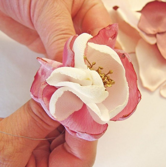 Текстильная брошь "Пиончик"