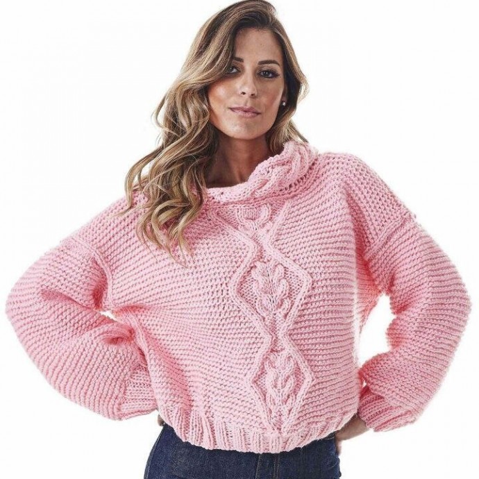 Розовый нежный свитер