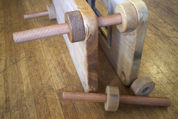 Кофейный столик с очагом