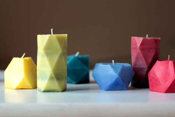 Яркие и необычные свечи в виде геометрических форм