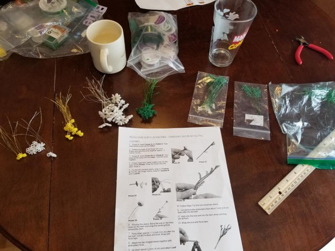 ​Полевые ромашки из бисера