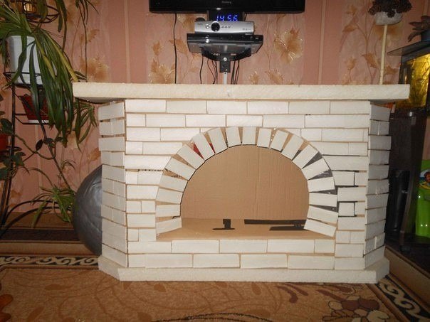 Фальш-камин из картонной коробки