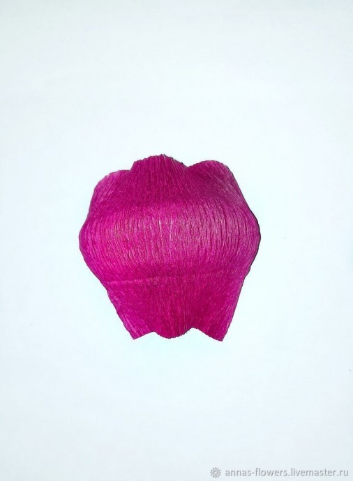 Роза из гофрированной бумаги
