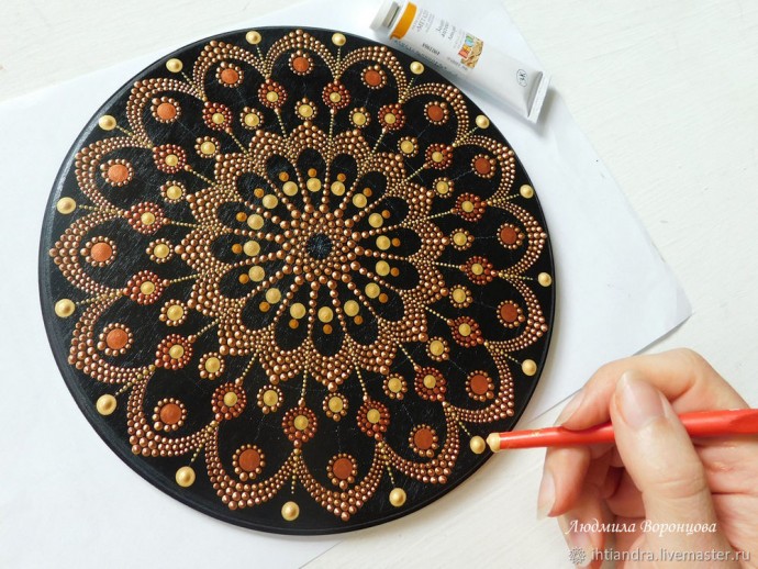 Панно в технике Dot-art