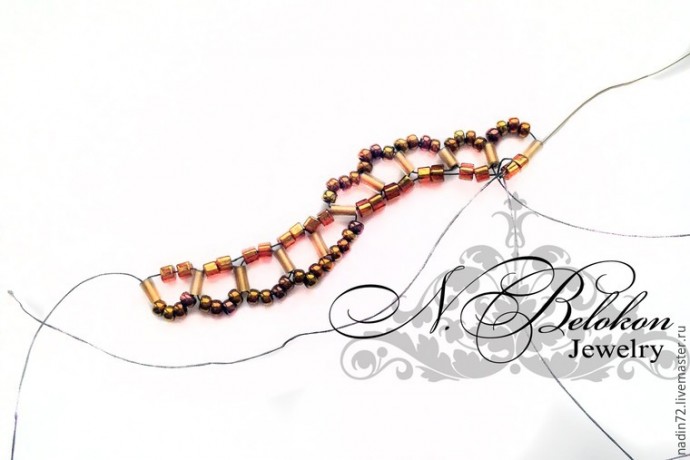 Браслет с яшмой в технике плетения по стразовой ленте