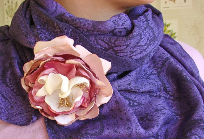 Текстильная брошь "Пиончик"