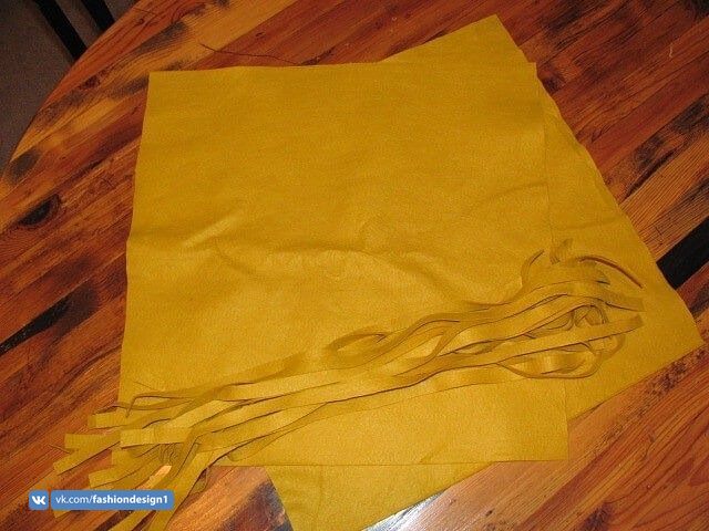 "Плетеная" наволочка из фетра для декоративной подушки