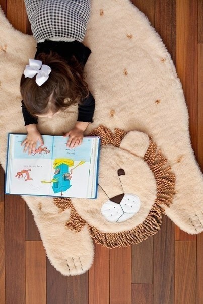 Плюшевый коврик-лев в детскую своими руками