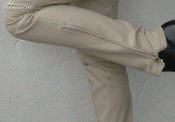 Как сделать разрезы на молнии на нижних боковых швах брюк