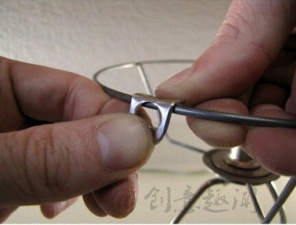 Светильник из открывалок