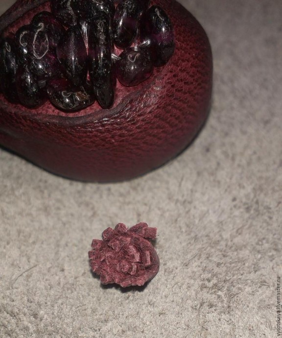 Гранат из кожи Гранат из кожи