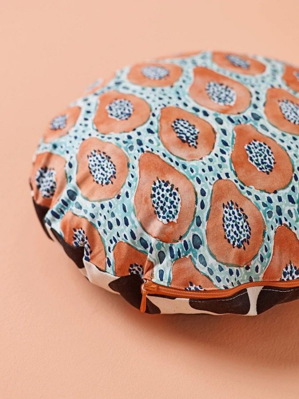 Шьем чехол на круглую подушку