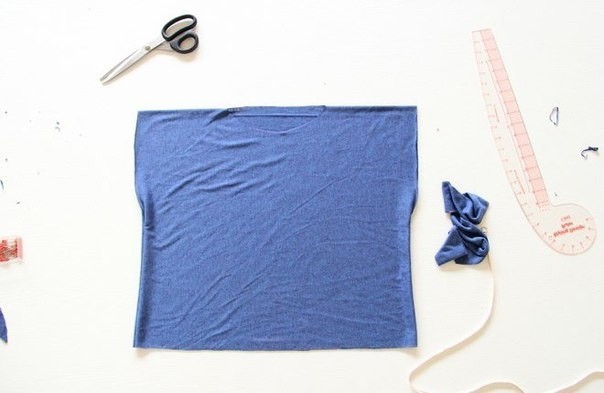 Трикотажное платье-тюльпан с запахом Трикотажное платье-тюльпан с запахом