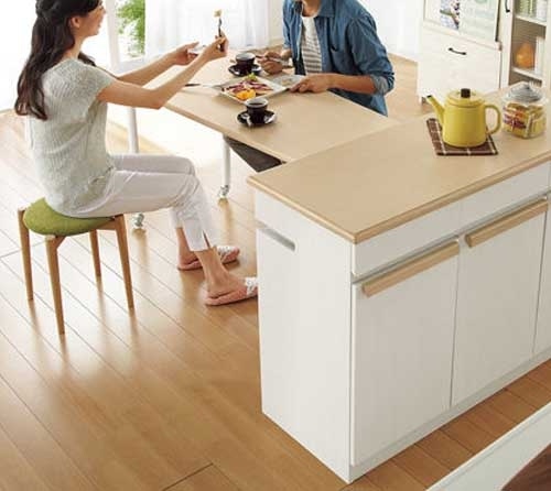 ​Удобный кухонный стол-трансформер