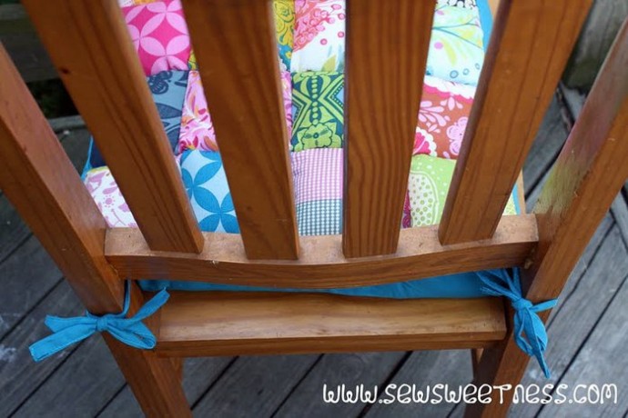 Декоративная подушка из маленьких подушечек