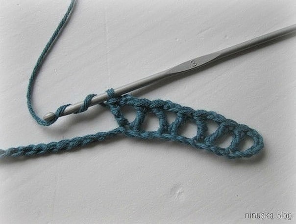 ​Объёмные розы для украшения подушки