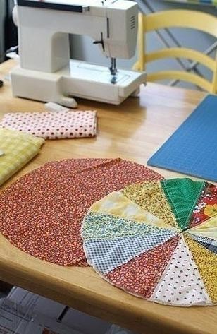 Мягкая сидушка из остатков ткани