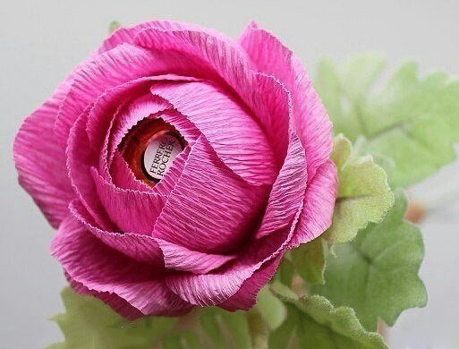 ​Сладкая розочка с конфеткой внутри