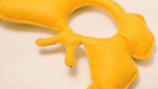 Игрушка на фотоаппарат