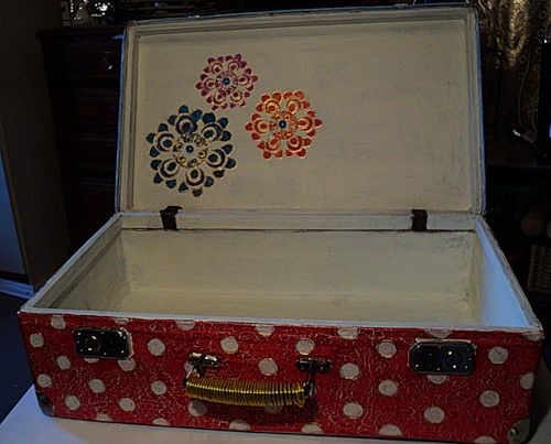 Декорируем старый чемодан