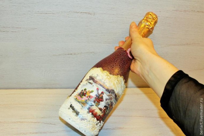 Декорирование бутылки в технике декупаж Декорирование бутылки в технике декупаж