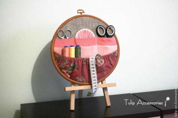 Оригинальный органайзер для рукоделия в пяльцах Оригинальный органайзер для рукоделия в пяльцах