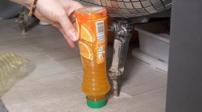 Зеркальная плитка под ванной