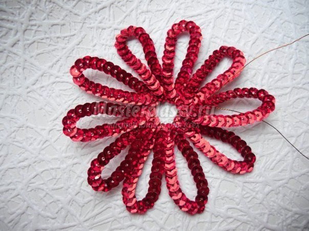 Ромашки из пайеток