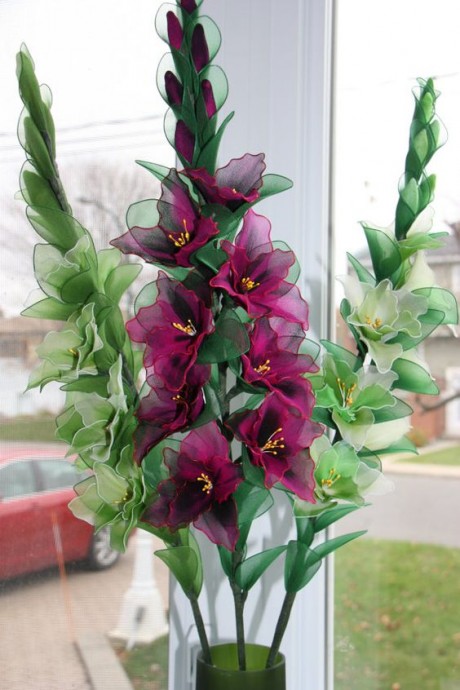 Яркие цветы из капрона: идеи