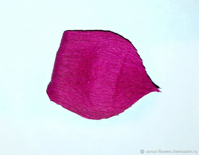 Роза из гофрированной бумаги