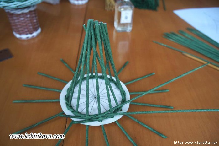 ​Елочка из бумажной лозы