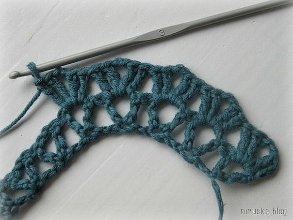 ​Объёмные розы для украшения подушки