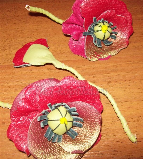 Картина из кожи "Маки"