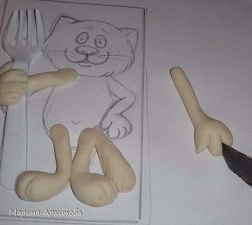 Лепим котика с вилкой из соленого теста: мастер-класс