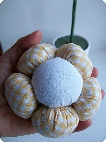 Мягкие цветочки для украшения дома