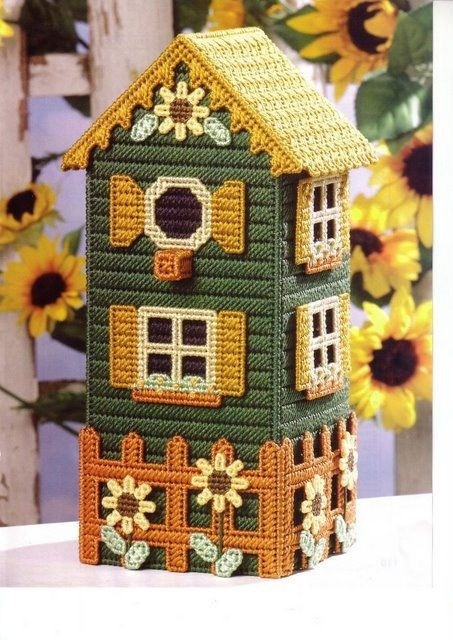 Домики, которые вышиты на пластиковой канве
