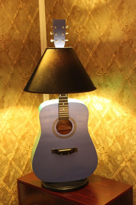 Светильник из старой гитары: оригинальные идеи