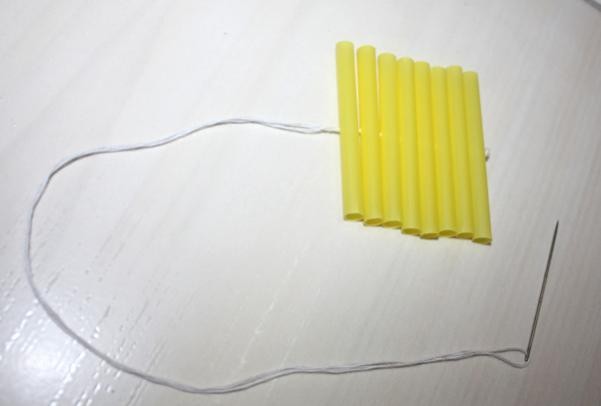 Цветы из коктейльных трубочек