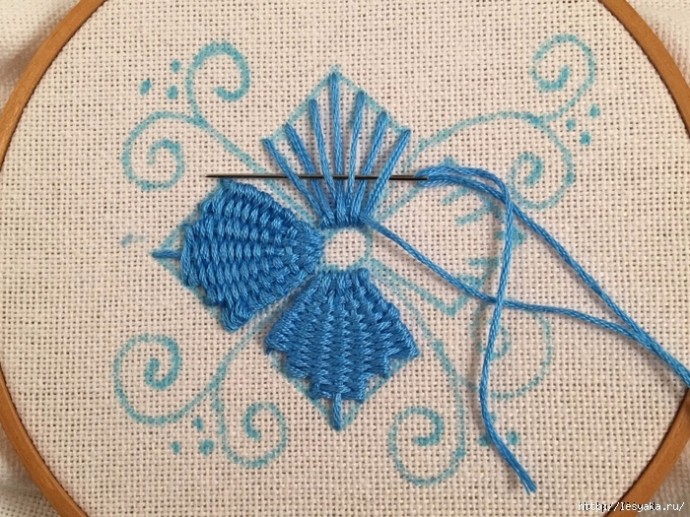 Красивая вышивка, сделанная переплетением нитей: мастер-класс