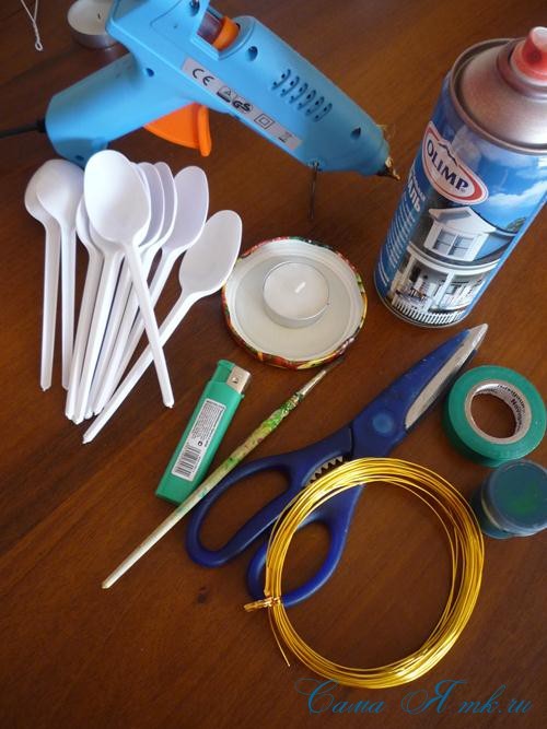 Роза из пластиковых ложек