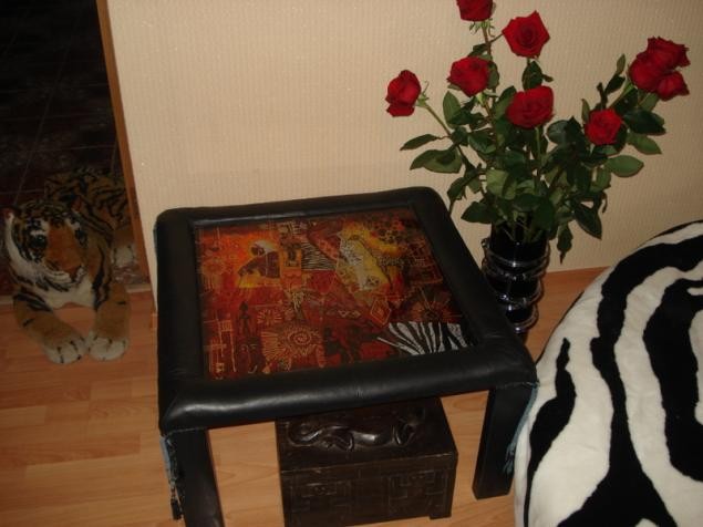 Столик в африканском стиле