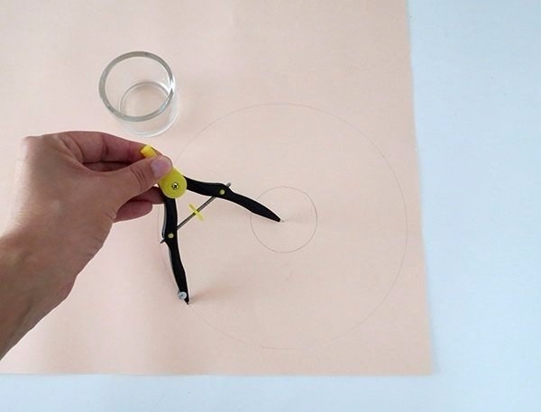 Декорируем подсвечники бумажными цветами