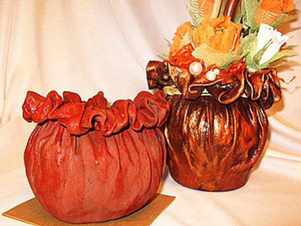 Оригинальное кашпо из ткани и клея ПВА