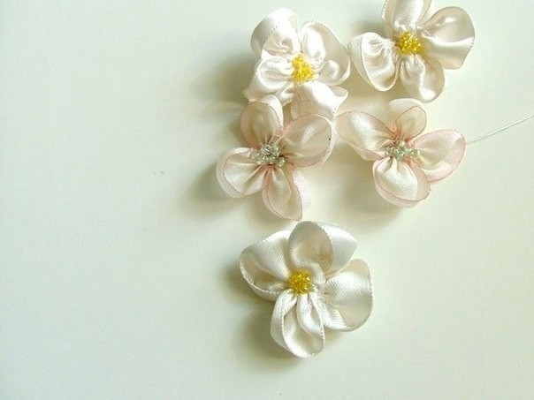 Вышивка лентами цветов: мастер-класс Вышивка лентами цветов: мастер-класс