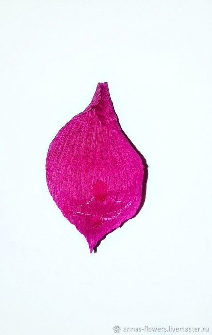 Роза из гофрированной бумаги