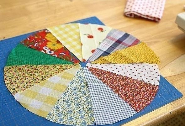 Мягкая сидушка из остатков ткани