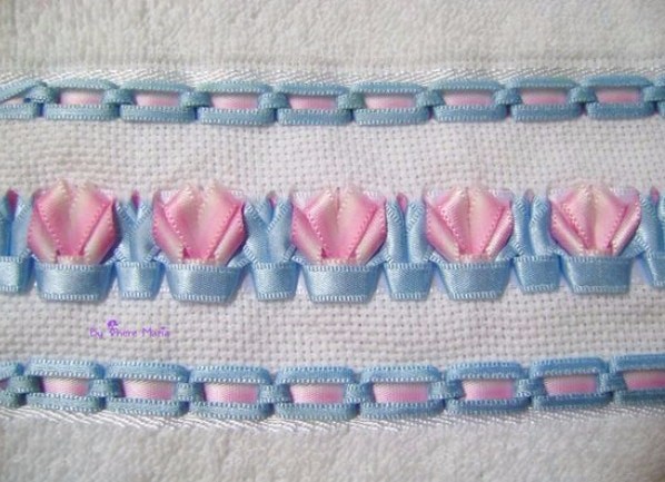 Вышивка лентами на полотенцах