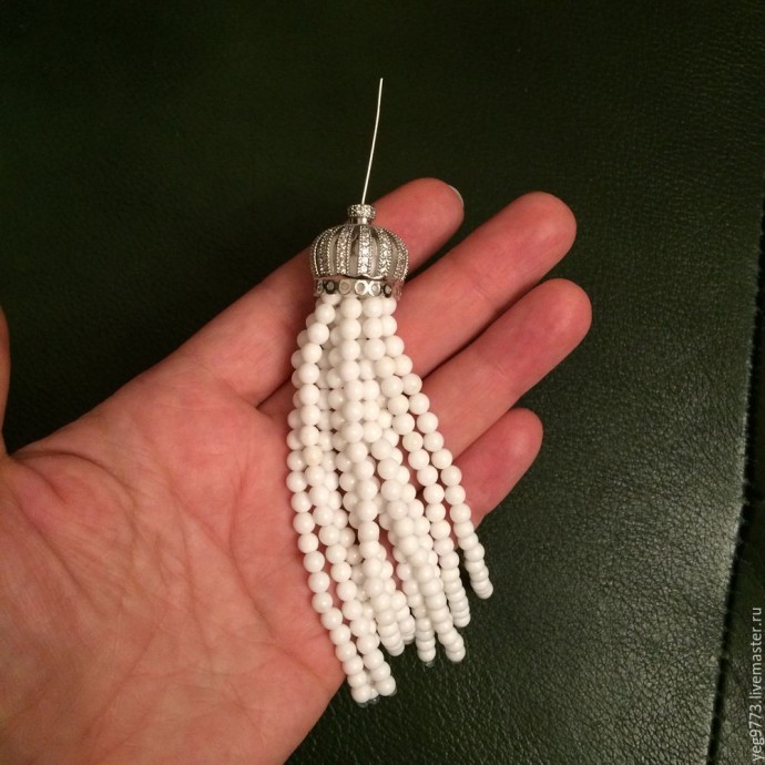 Кисть из бусин для сотуара