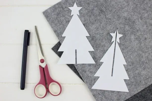 Идея сборной настольной елочки из войлока